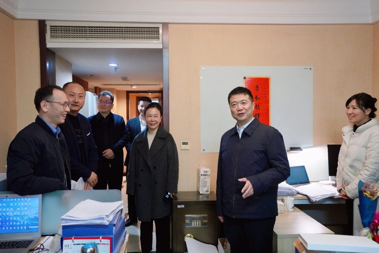 温暖启航，共赴新篇！—— 省尊龙凯时人生就是搏集团向导走访慰问干部职工