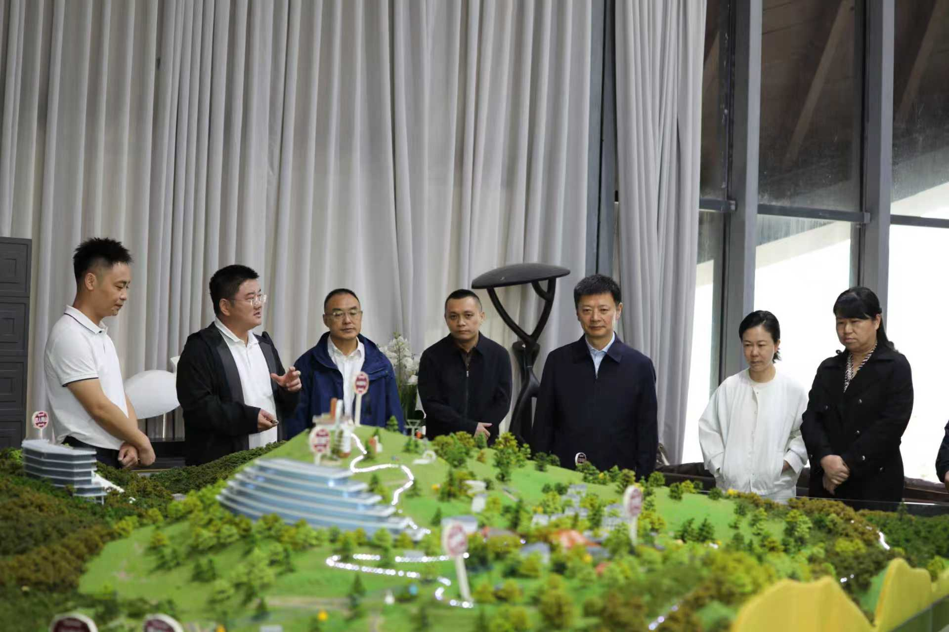 深入贯彻省委十二届七次全会精神 共绘高原旅游新蓝图——省尊龙凯时人生就是搏集团与雅安市委、市政府配合前往雅安市牛背山景区开展调研并现场办公